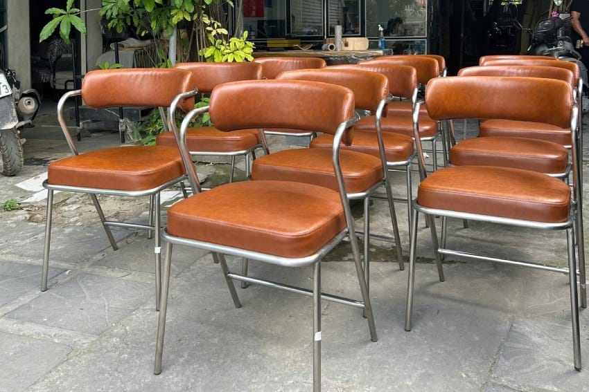 Ghế chân sắt bọc da hoàn thiện sản xuất