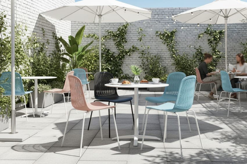 Ghế chân sắt mặt nhựa ở không gian quán cà phê