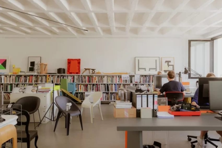 Ghế nhựa MDS-3019 trong phòng đọc sách