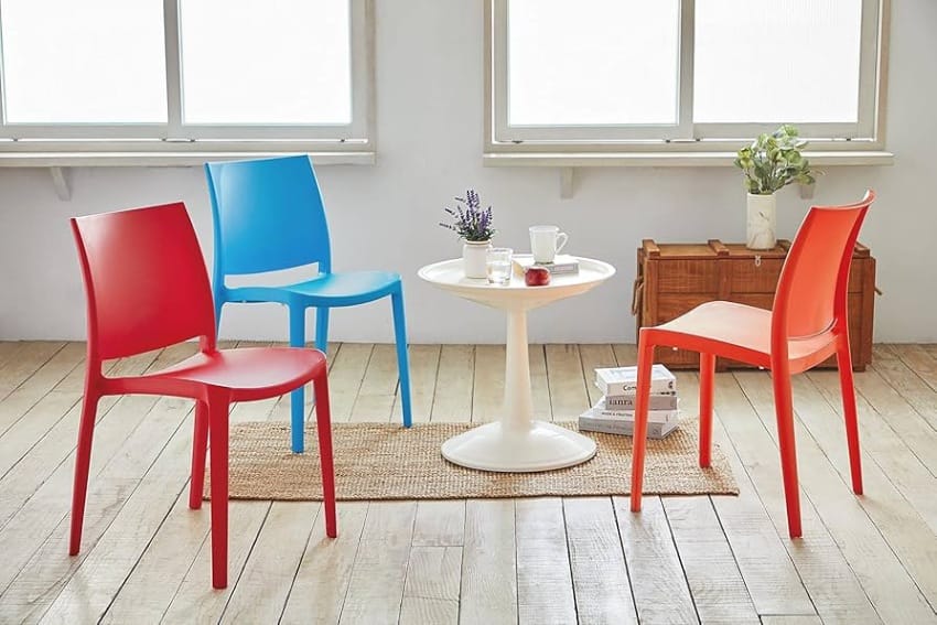 Ghế nhựa đúc nguyên khối với bàn