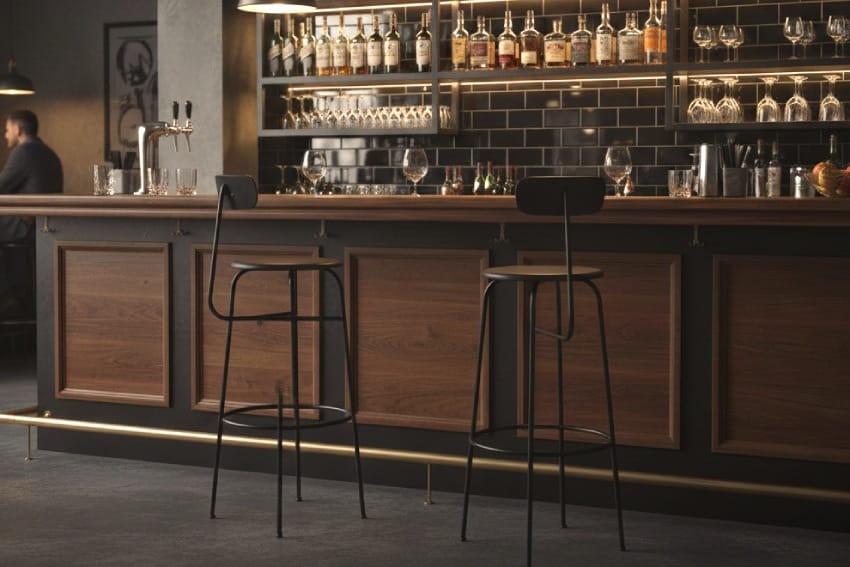 Ghế quầy bar bằng sắt trong quán bar