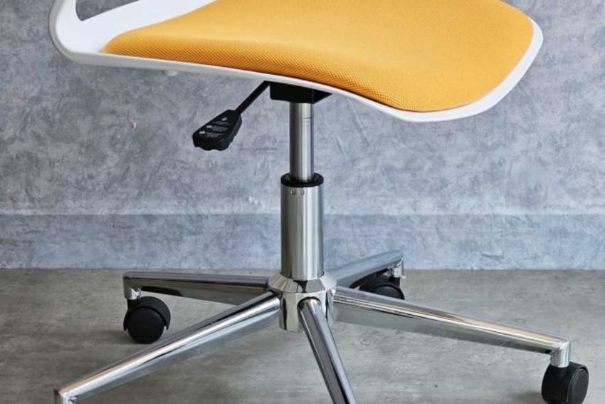 Cận sản phẩm của ghế xoay có tựa