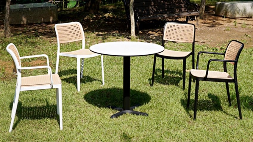 Ghế mây nhựa ngoài trời kết hợp với bàn