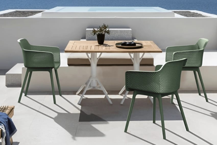 Ghế nhựa cà phê kết hợp với bàn