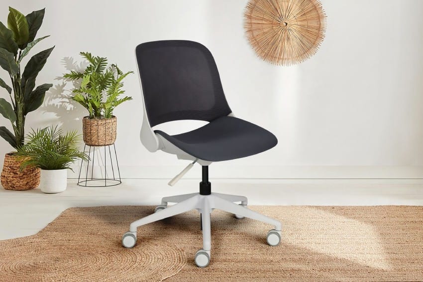 Ghế xoay có tựa lưng trong studio