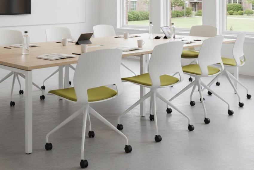 Ghế học trẻ em kết hợp với bàn trong phòng học