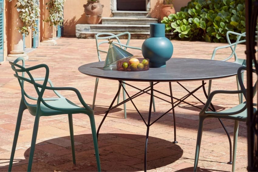 Ghế nhựa tựa lưng cao là gì