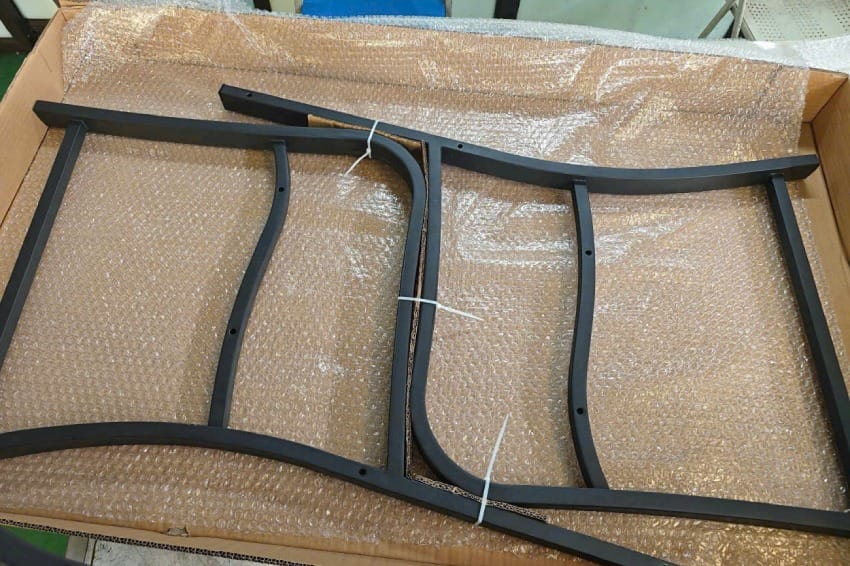 Đóng gói khung chân của ghế băng dài công viên