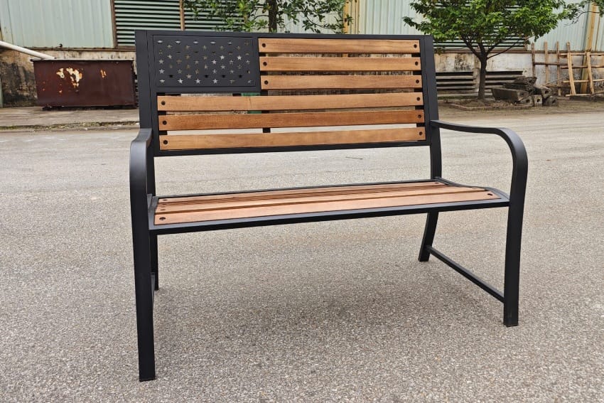 Ghế băng dài ngoài trời thực tế tại xưởng