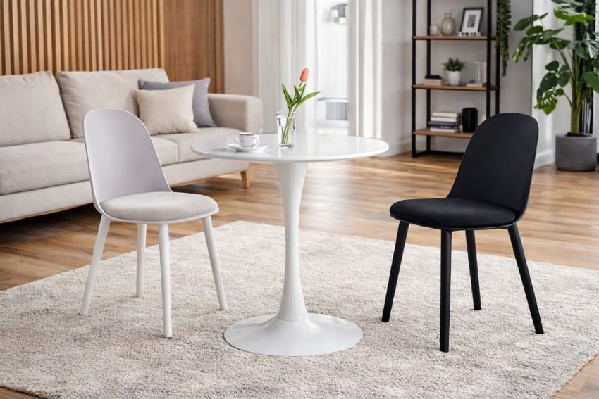 Ghế nhựa mặt nệm kết hợp với bàn