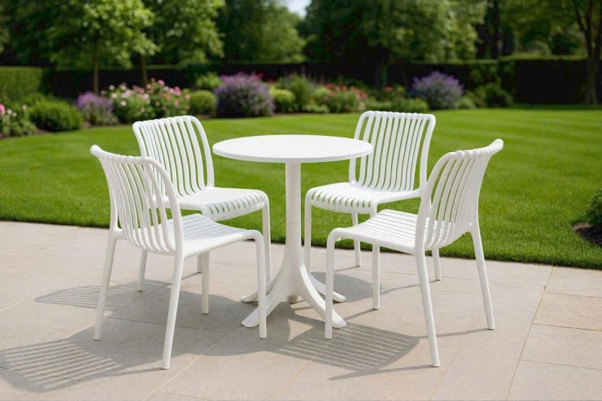 Lựa chọn bàn ghế nhựa cao cấp hay bàn ghế nhựa thông thường phụ thuộc vào mục đích sử dụng và ngân sách