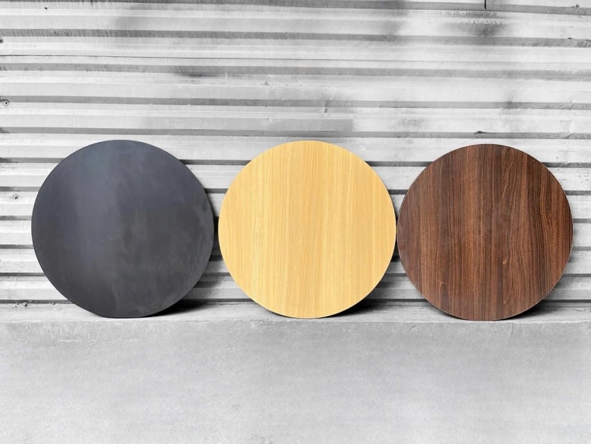 Mặt bàn bằng gỗ có nhiều màu sắc khác nhau, cốt chống ẩm